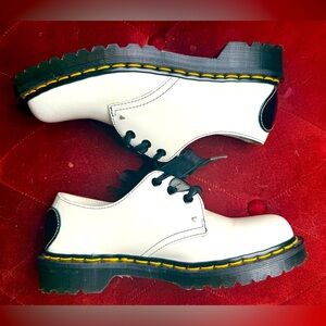 SOLD OUT Dr. Martens Women's 1461 Hearts Oxford,  Size 7, NWOB Retail $130